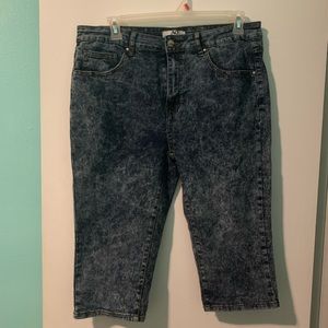 Acid Wash Capri Jeans - Size 22